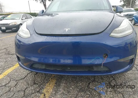 2021 Tesla Model Y Long Range Dual Motor All-Wheel Drive z USA, uszkodzony, nr VIN 5YJYGDEEXMF153096